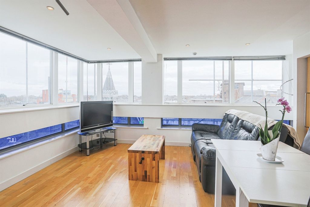 Property photo 3 of 13