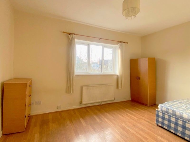 Property photo 2 of 4 3-001