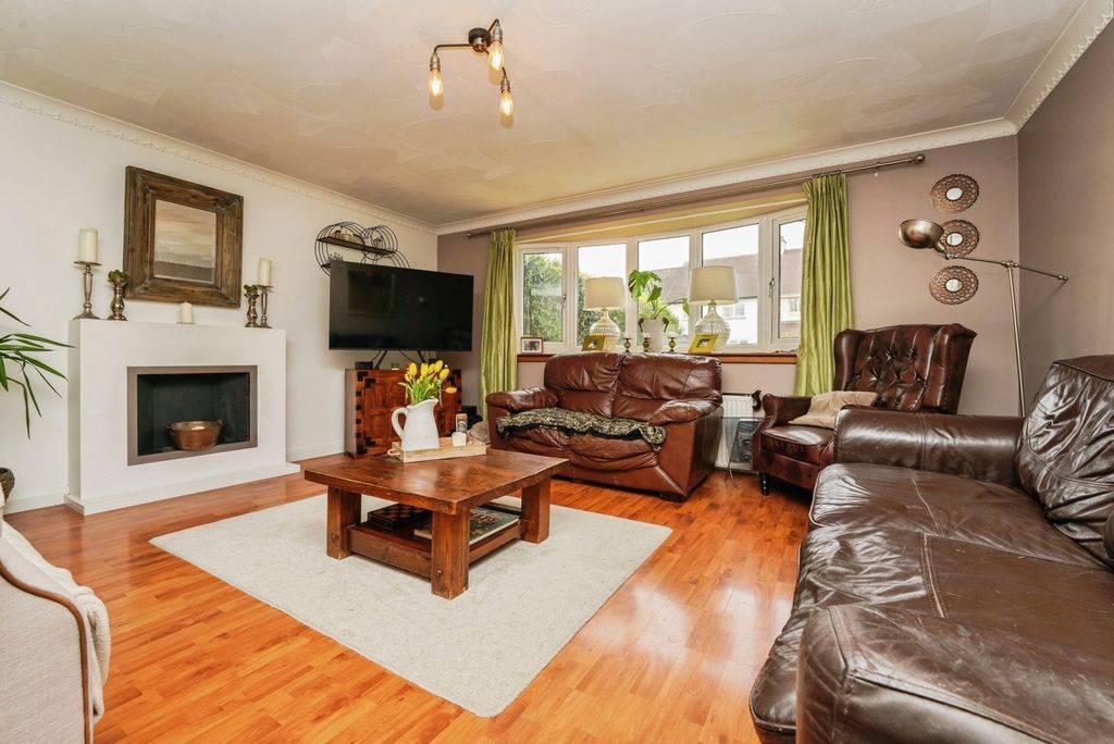 Property photo 2 of 20 Lounge