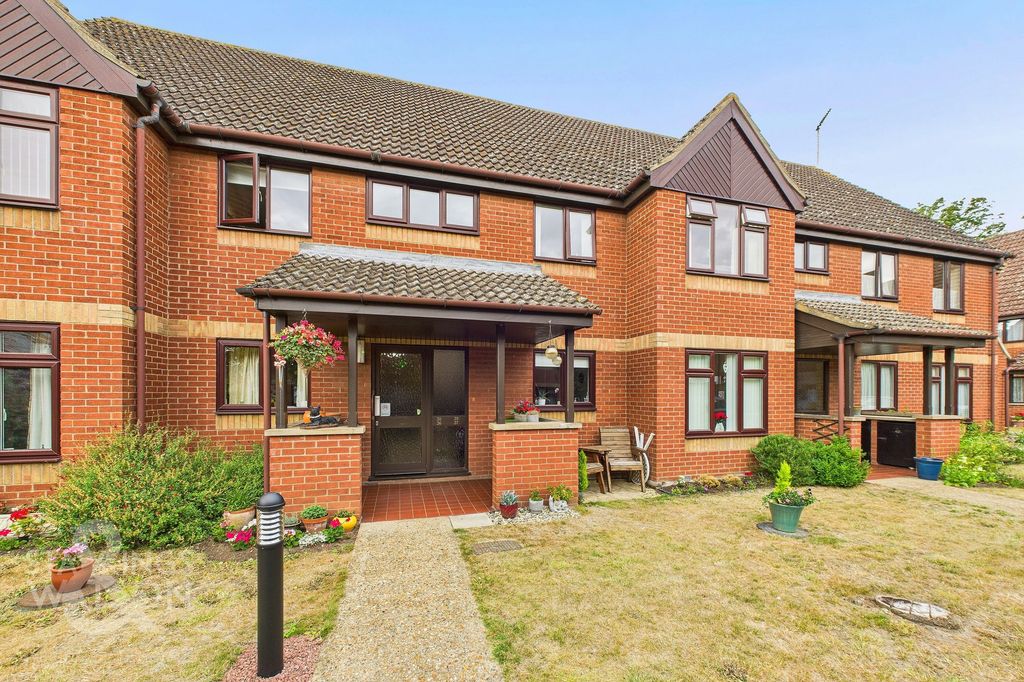 Property photo 1 of 12
