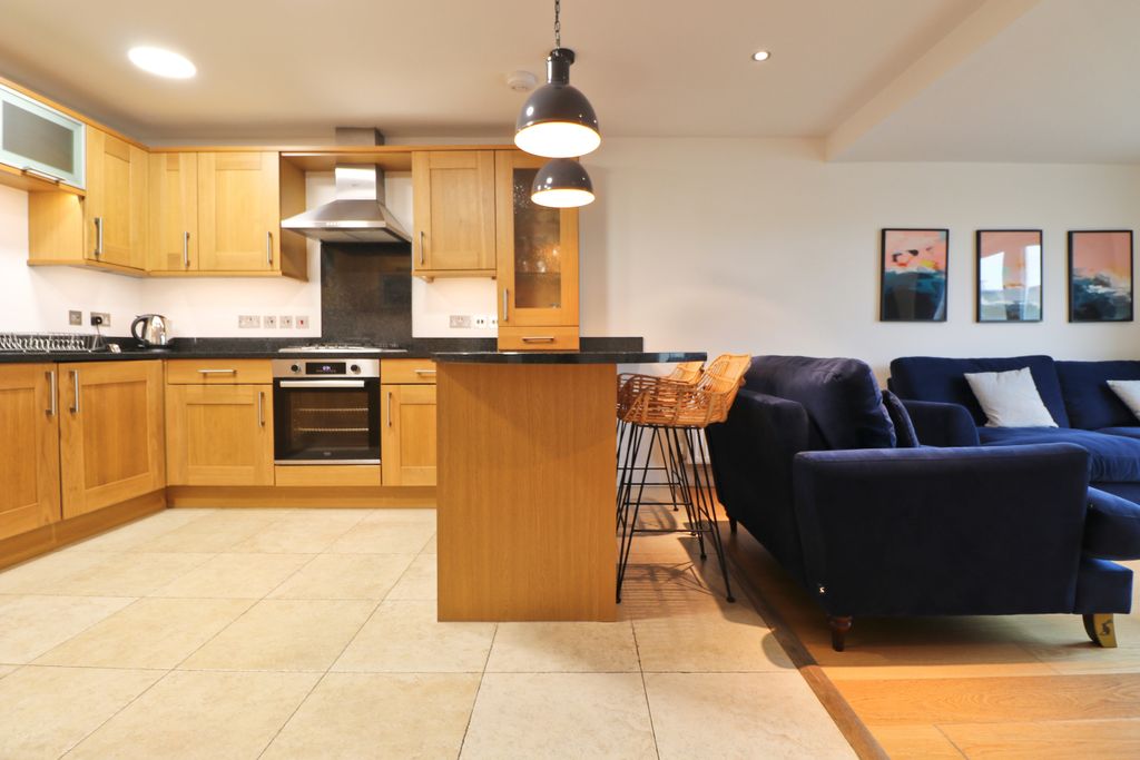 Property photo 3 of 11 Kitchen