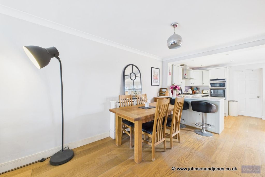 Property photo 3 of 19 4 Dining.Jpg