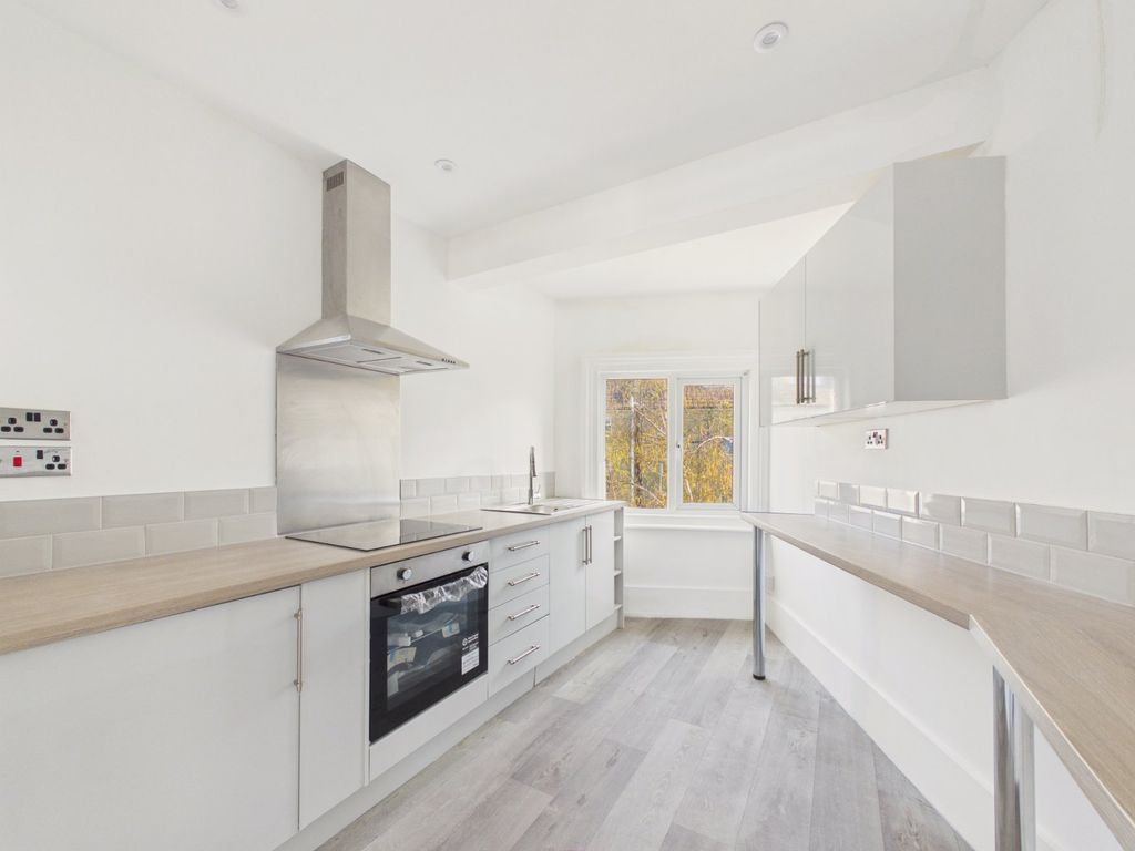 Property photo 3 of 8 Kitchen