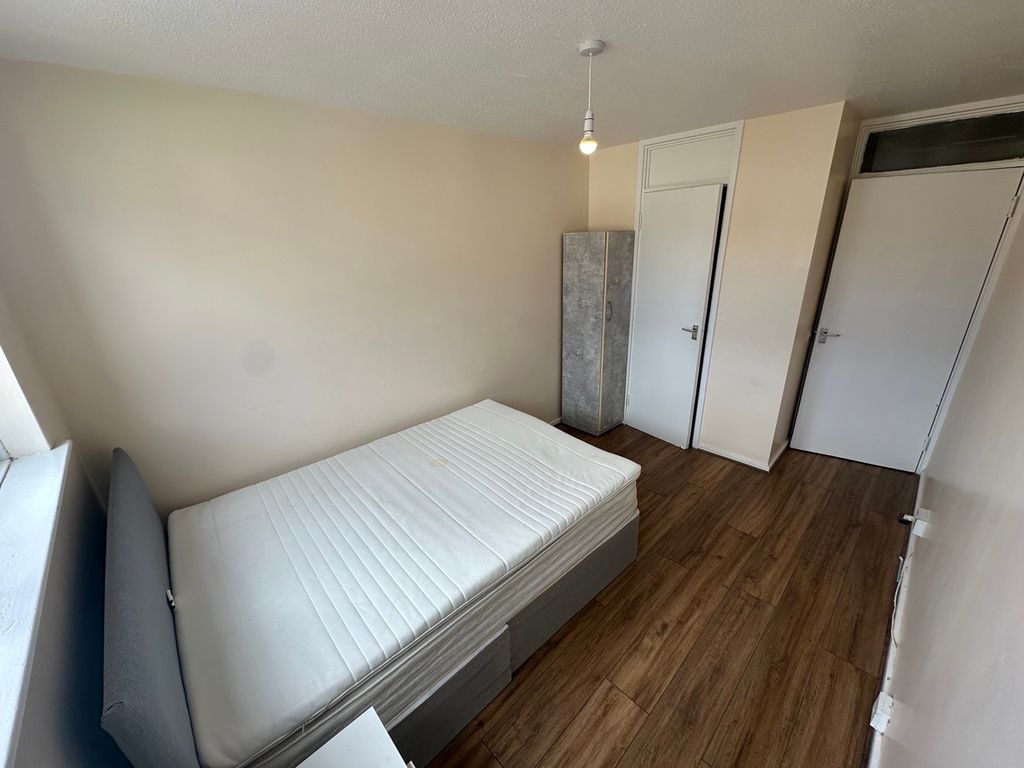 Property photo 2 of 13 Room B
