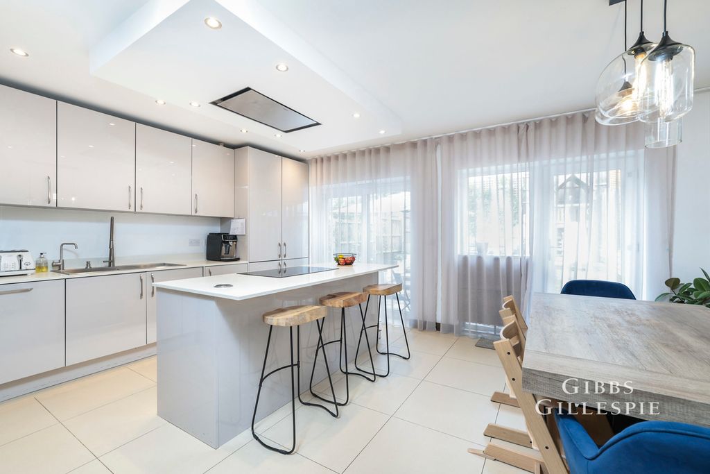Property photo 3 of 18 Pbox-Img.Jpg
