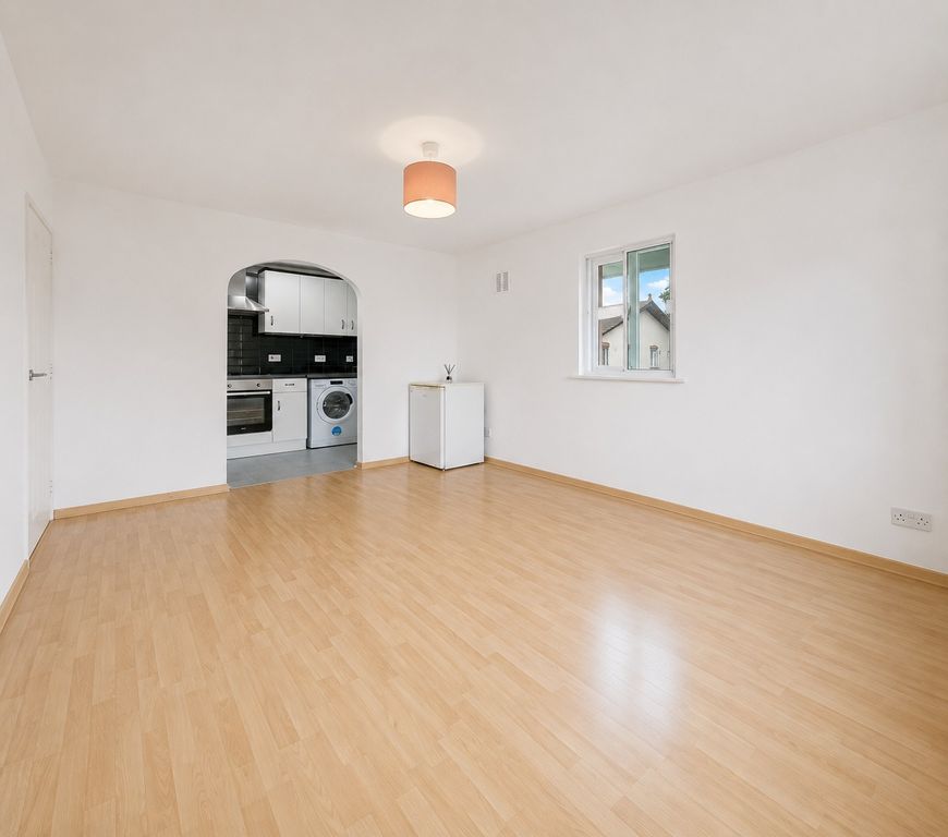 Property photo 2 of 8