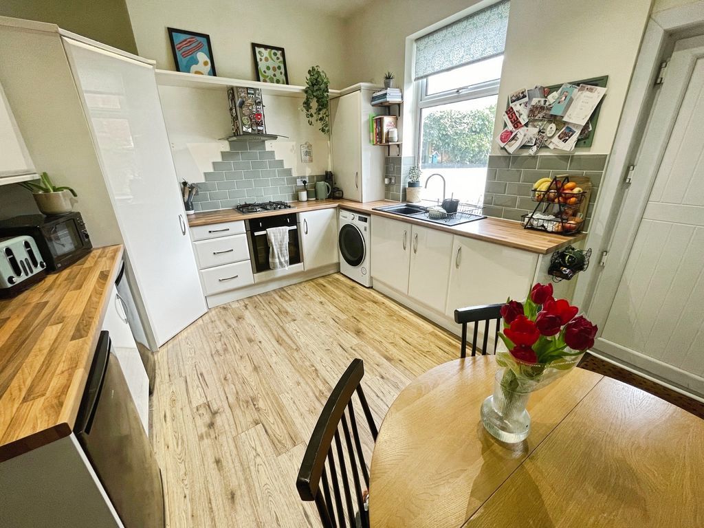 Property photo 3 of 14 Kitchen