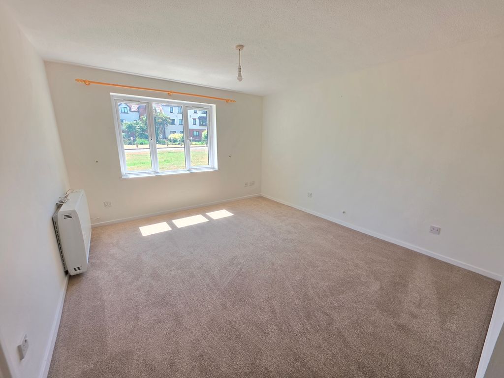 Property photo 2 of 9 Living Room