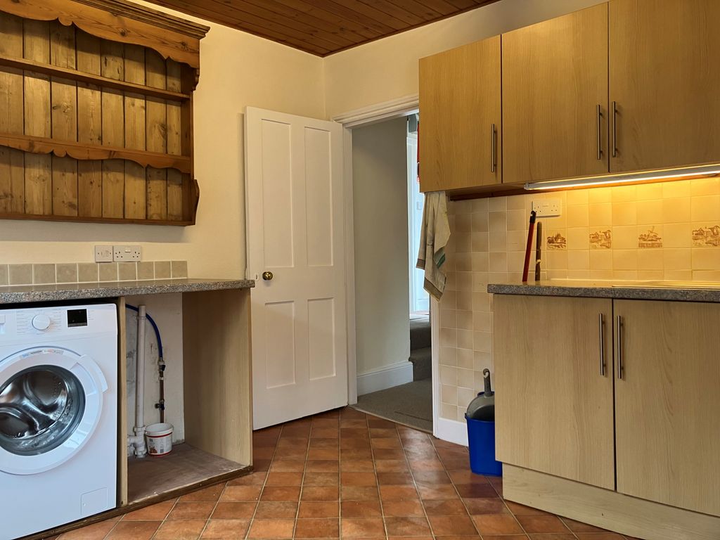 Property photo 3 of 6 Kitchen