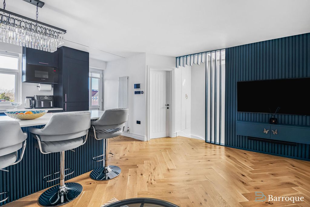 Property photo 3 of 28 Living Room