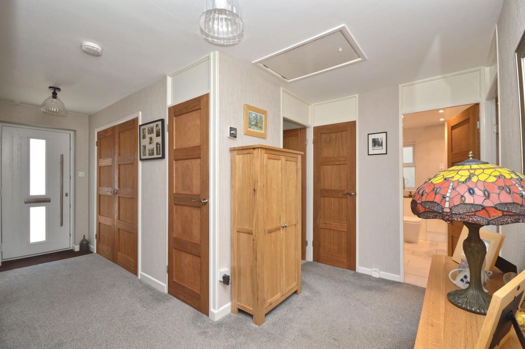 Property photo 2 of 22 Hallway