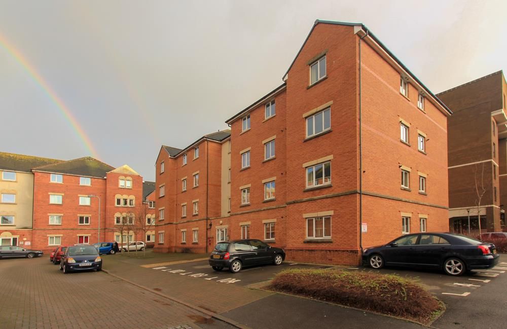 Property photo 1 of 8 97 Clos Dewi Sant Lr-8.Jpg