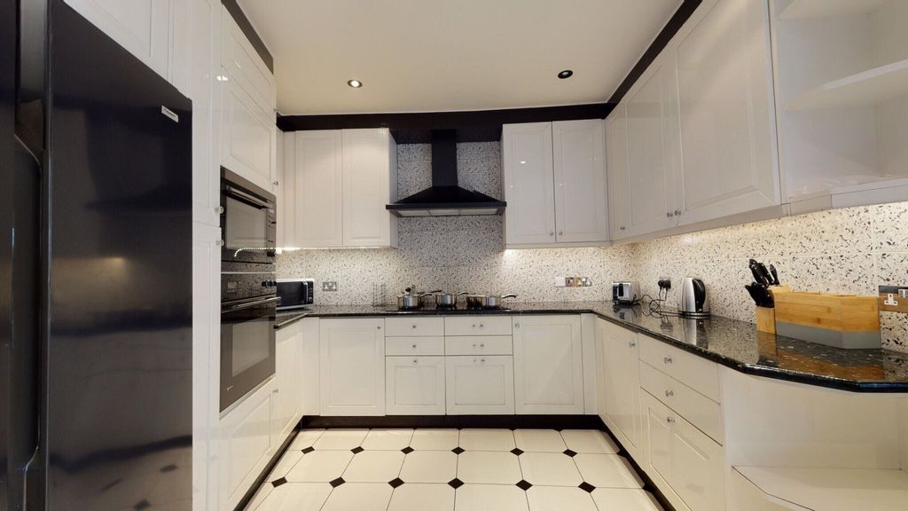 Property photo 1 of 26