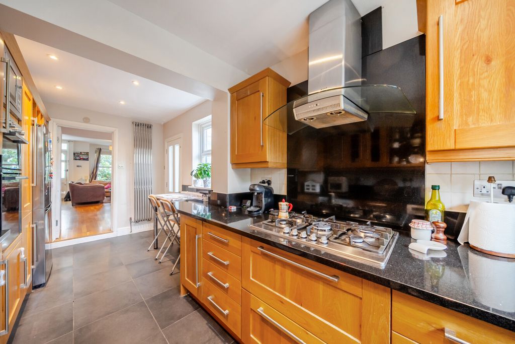 Property photo 3 of 11 1512940-10-1A03dc...