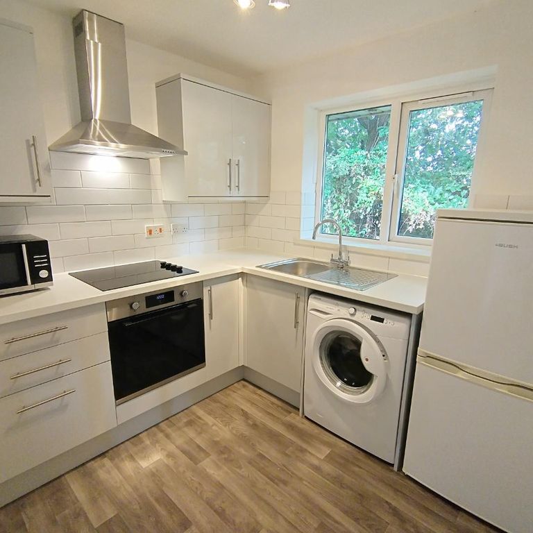 Property photo 2 of 11 Kitchen 1.Jpg