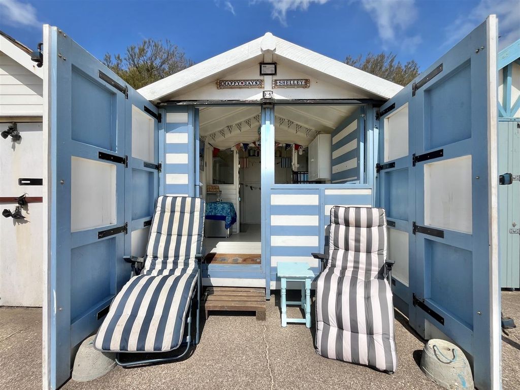 Property photo 1 of 6 Beach Hut