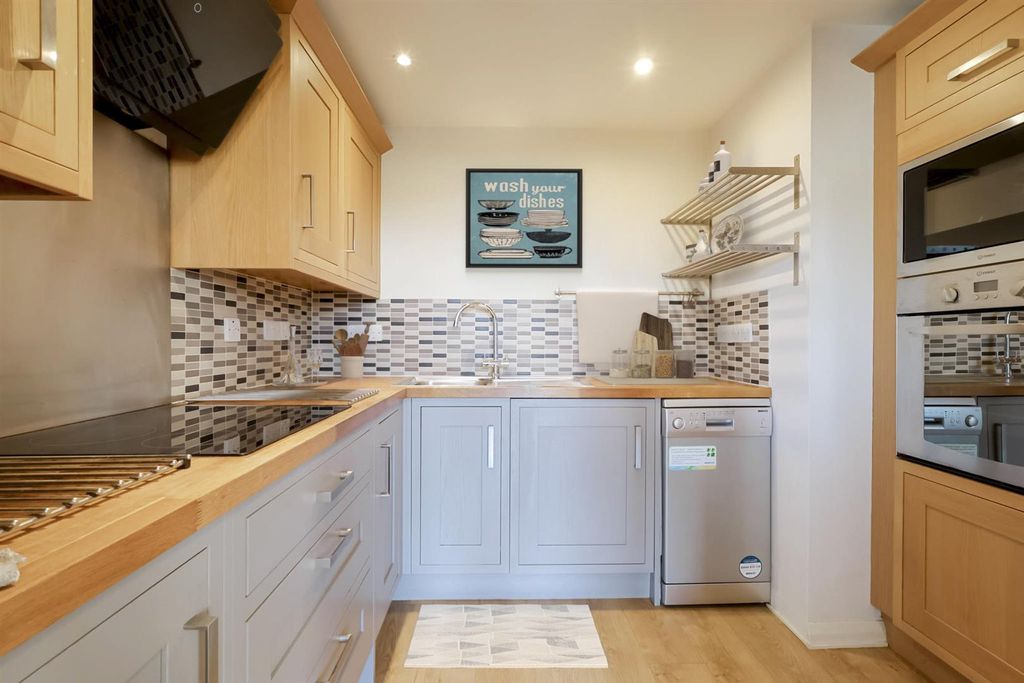 Property photo 2 of 12 Kitchen A.Jpeg