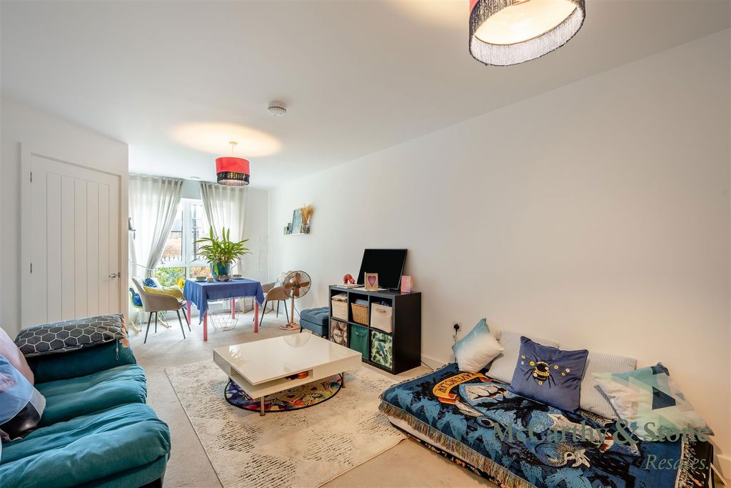 Property photo 3 of 21 8702180-Interior04.Jpg