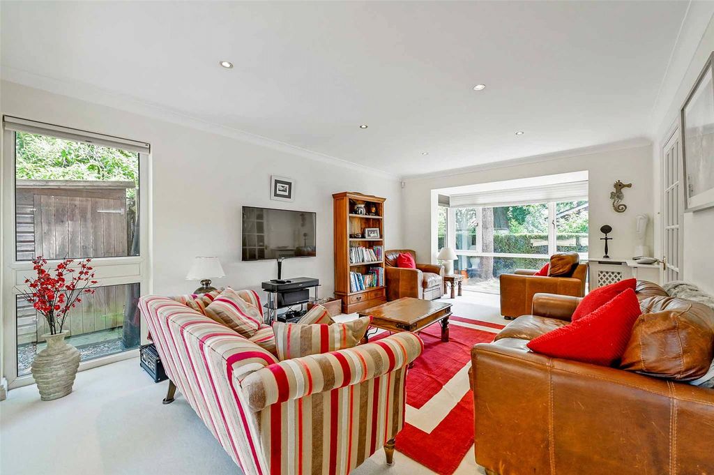 Property photo 3 of 19 Sitting Room