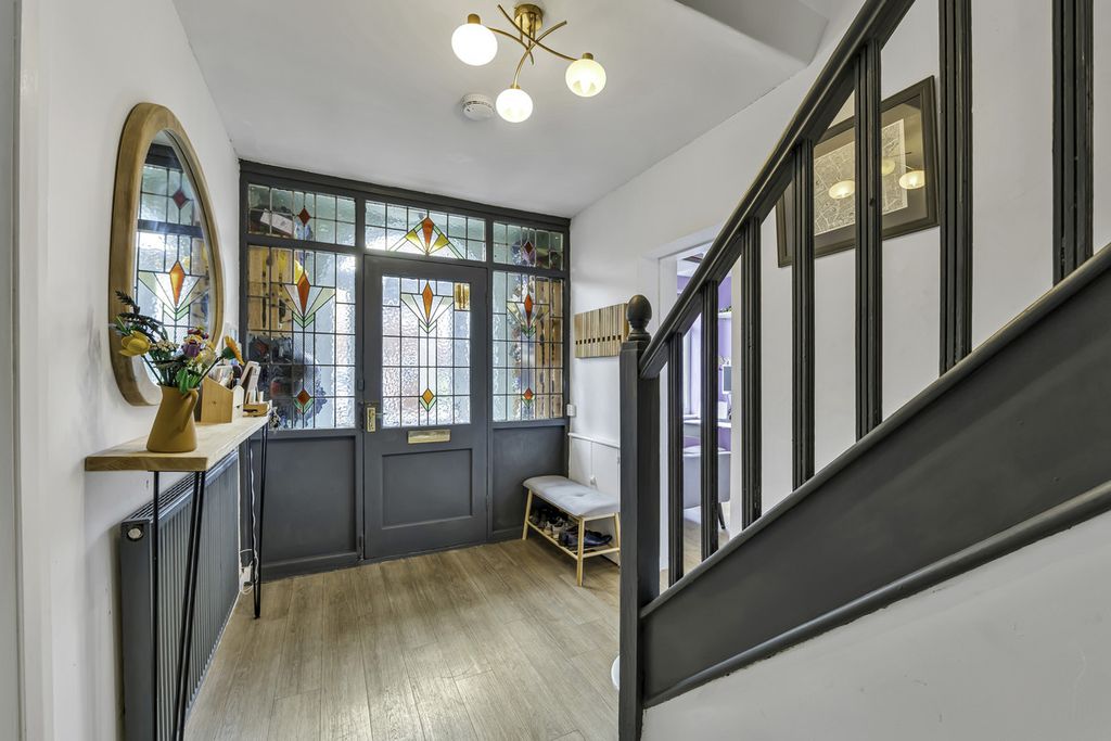 Property photo 3 of 27