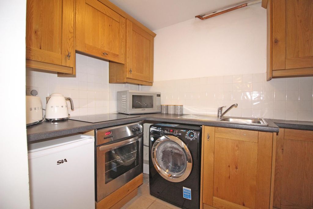 Property photo 2 of 6 Kitchen.Jpg