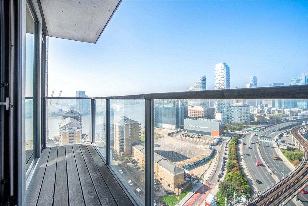 Property photo 3 of 16 Balcony