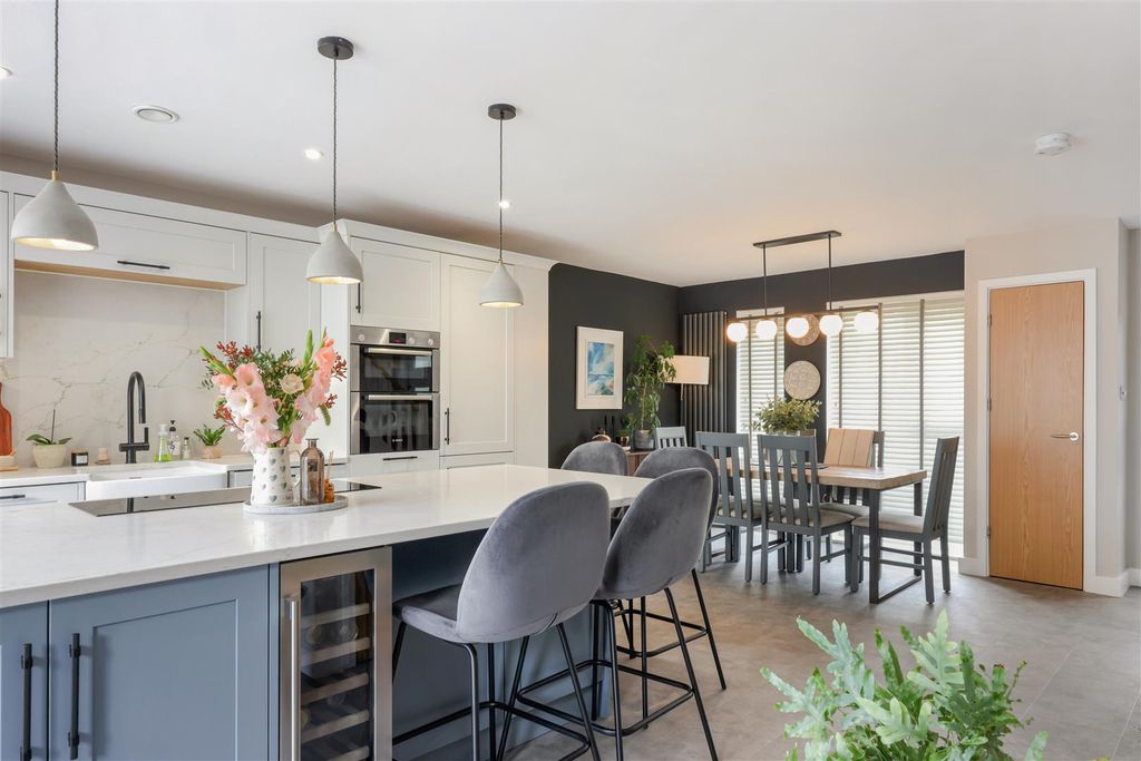 Property photo 3 of 33