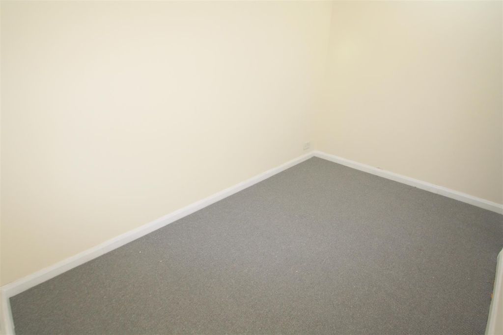Property photo 3 of 4 Bedroom.Jpeg
