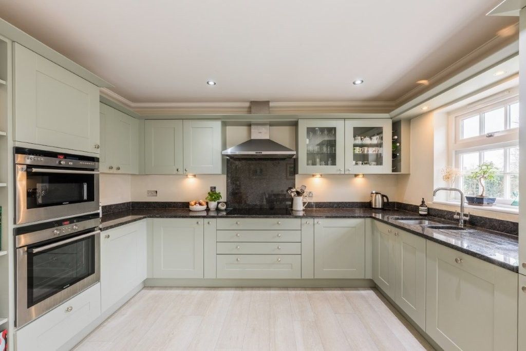 Property photo 3 of 24 Kitchen