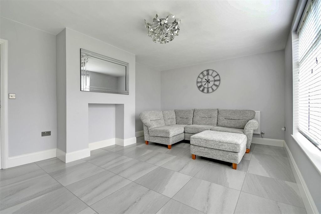 Property photo 3 of 21 Living Room