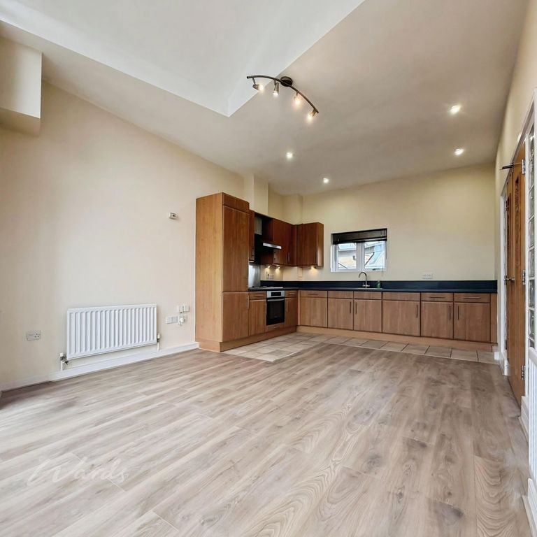 Property photo 3 of 10 Kitchen (2)