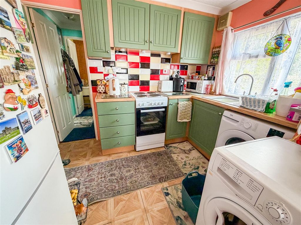 Property photo 3 of 16 Kitchen