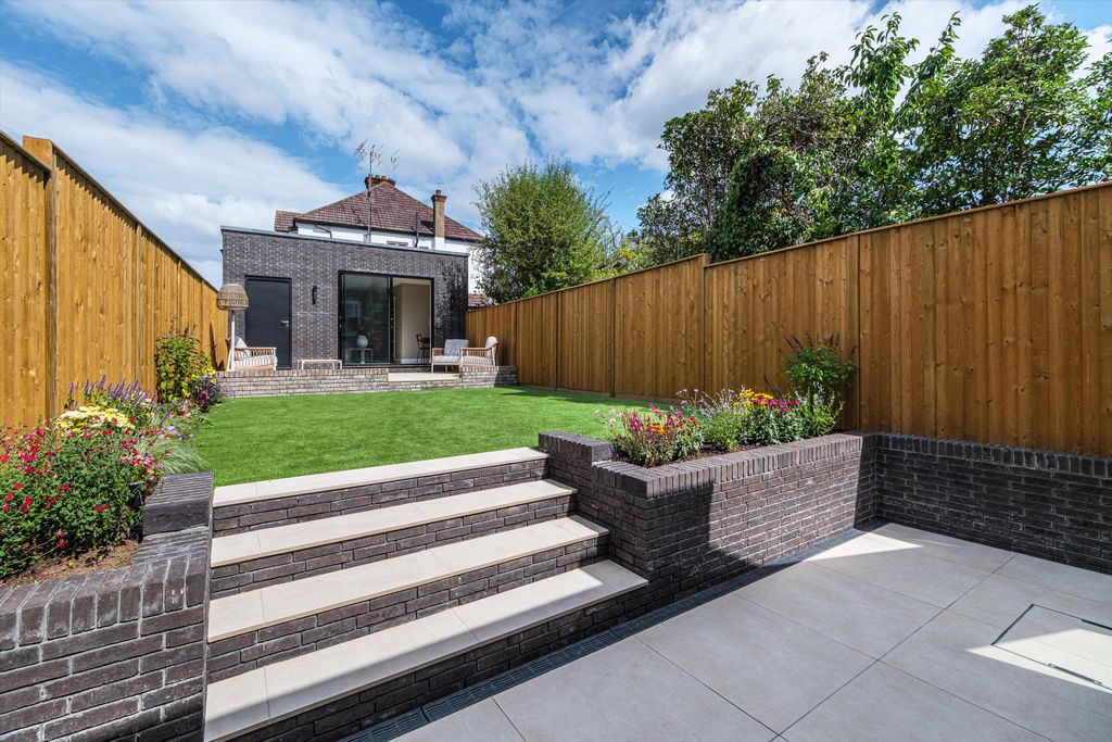 Property photo 2 of 21 Image