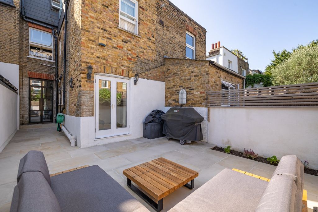 Property photo 2 of 7