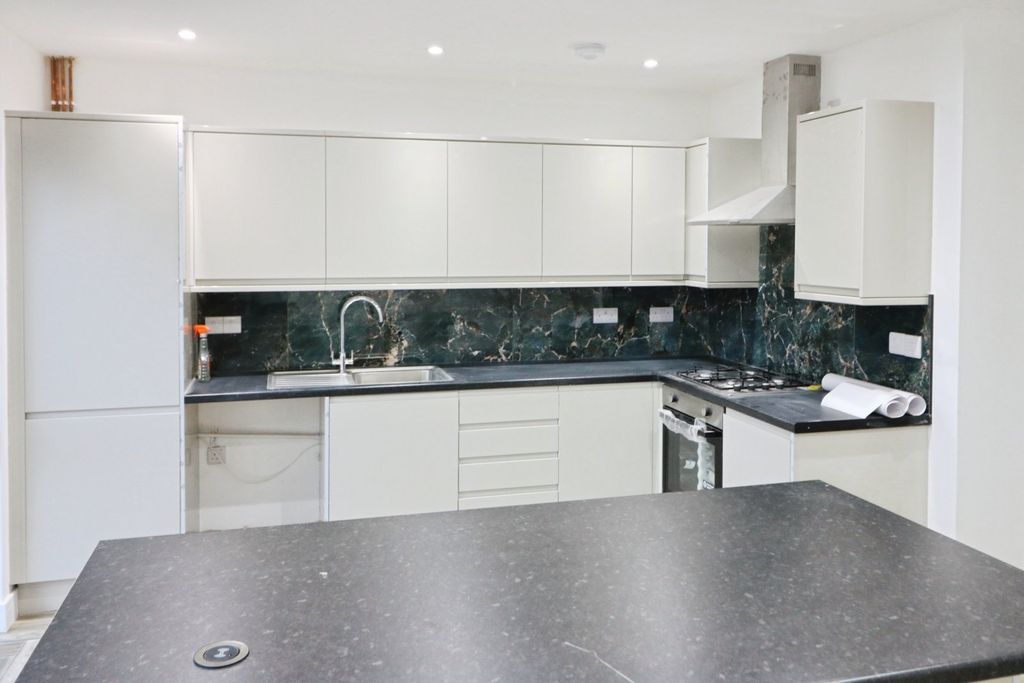 Property photo 3 of 10 Picture No. 02