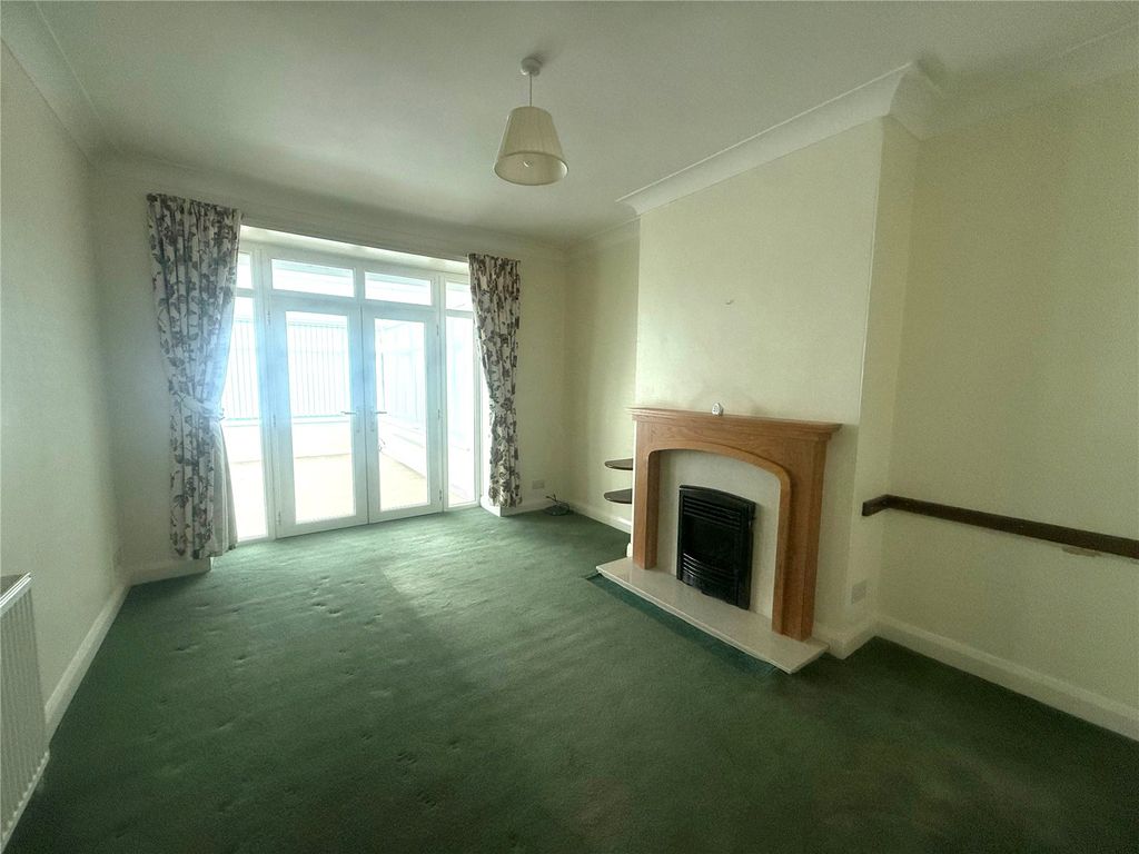 Property photo 3 of 8 Picture No. 12