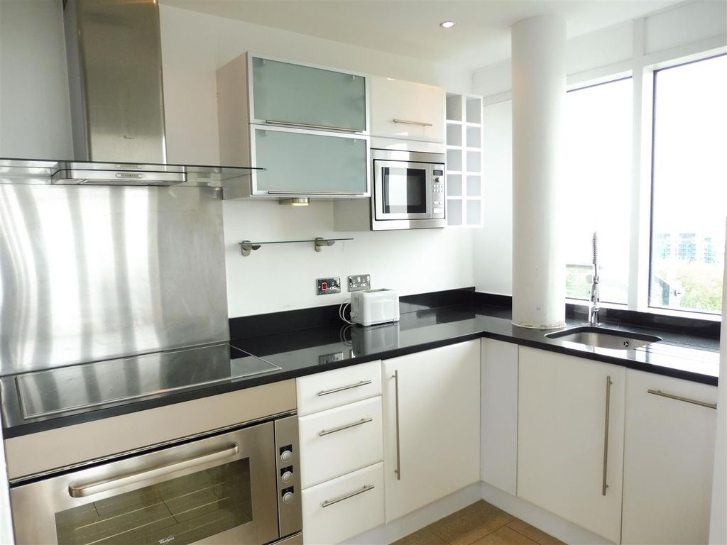 Property photo 2 of 11 Kitchen