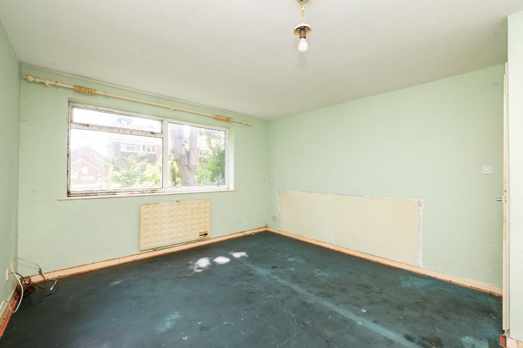Property photo 3 of 19 Living Room