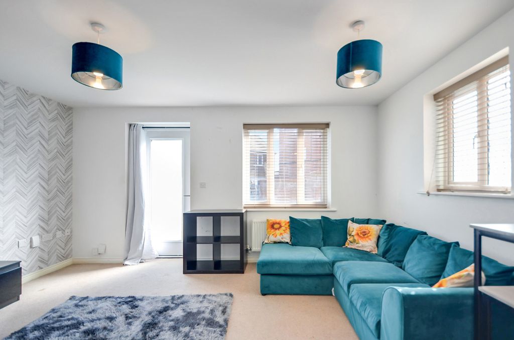 Property photo 3 of 22 Lounge_Pic_ (3).Jpg