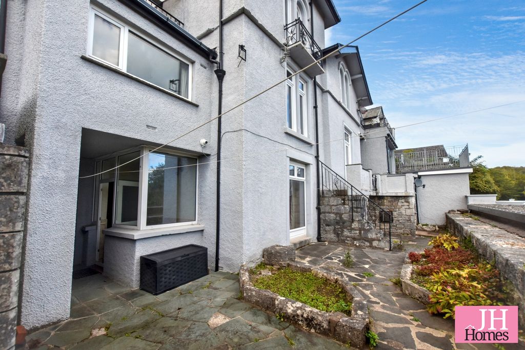 Property photo 2 of 24