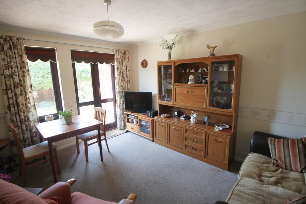 Property photo 3 of 16 Liv.Jpg