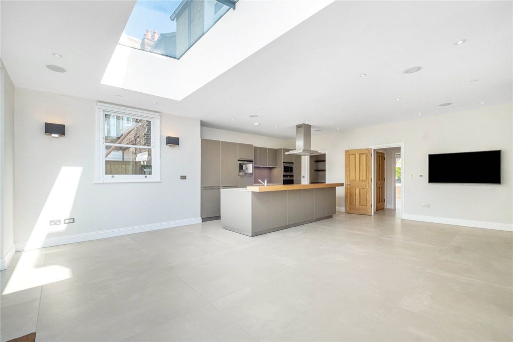 Property photo 2 of 17 Picture No. 04