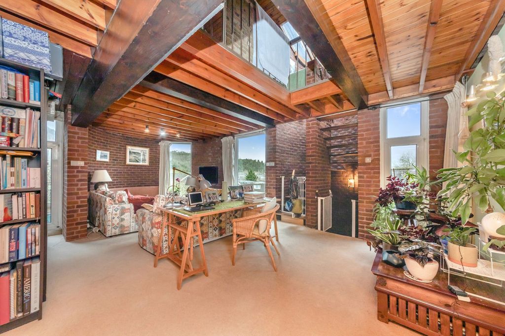 Property photo 2 of 30