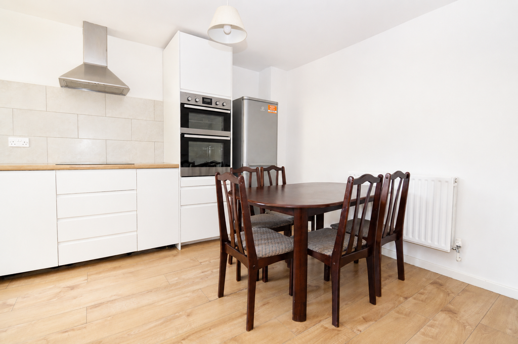 Property photo 2 of 9 3B7E955F-B43A-4c41-90c3-4Fa193E1836A
