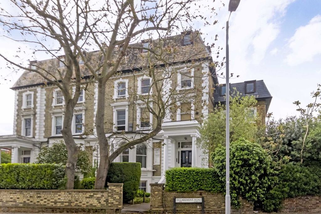 Property photo 1 of 3