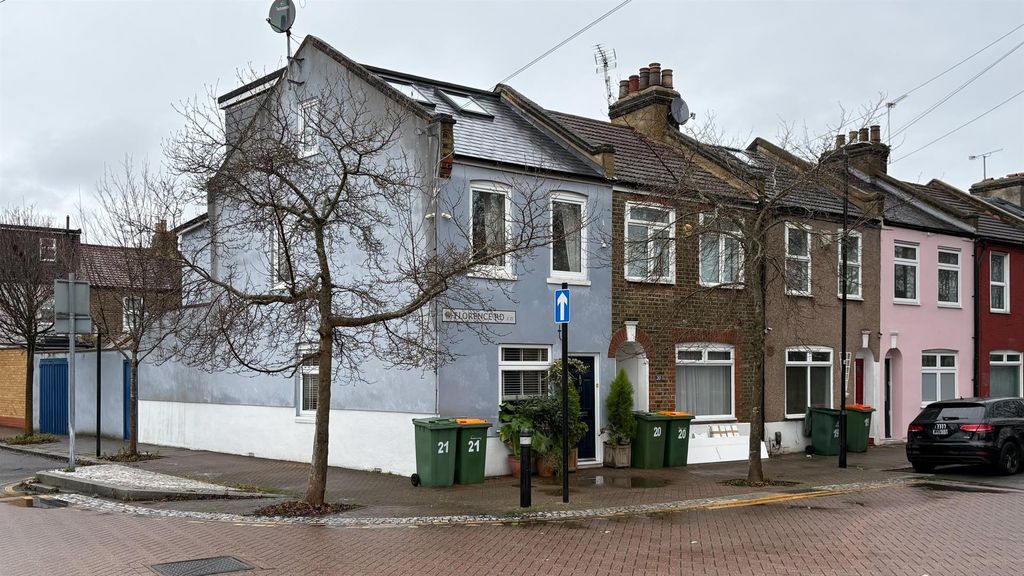 Property photo 2 of 15 House For Sale In E13