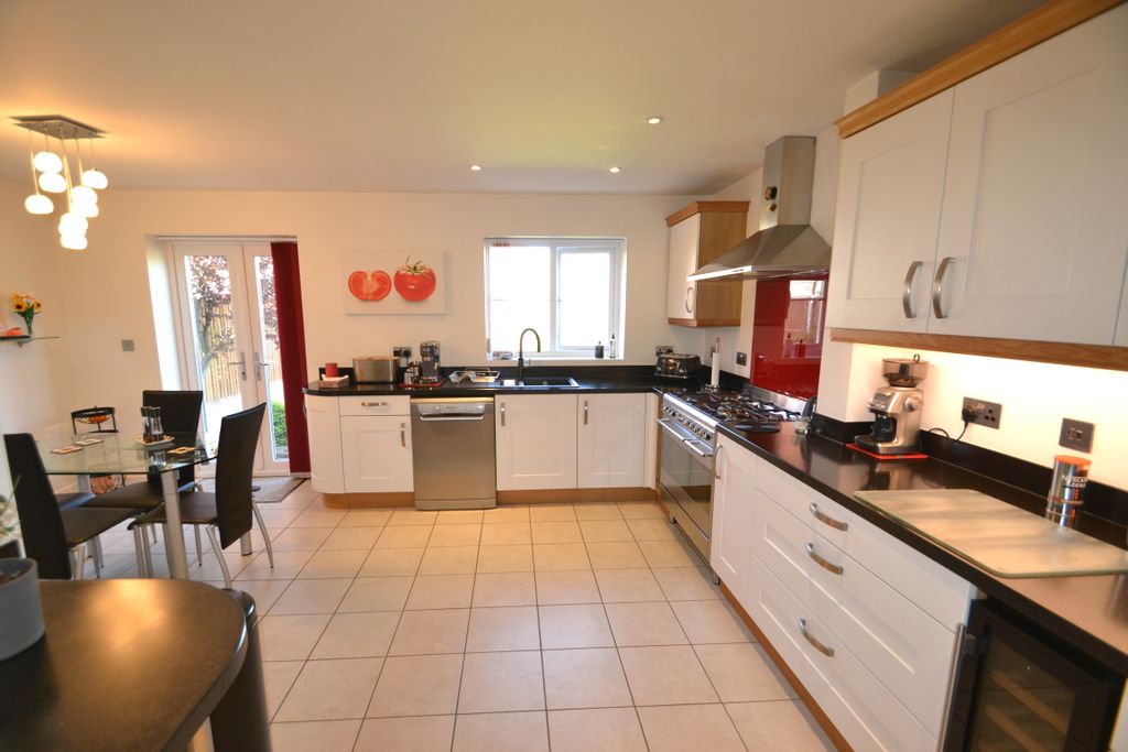 Property photo 3 of 26 Kitchen