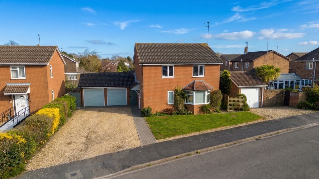 Property photo 1 of 32 Ewemove Spalding - Pinchbeck - Front Of House