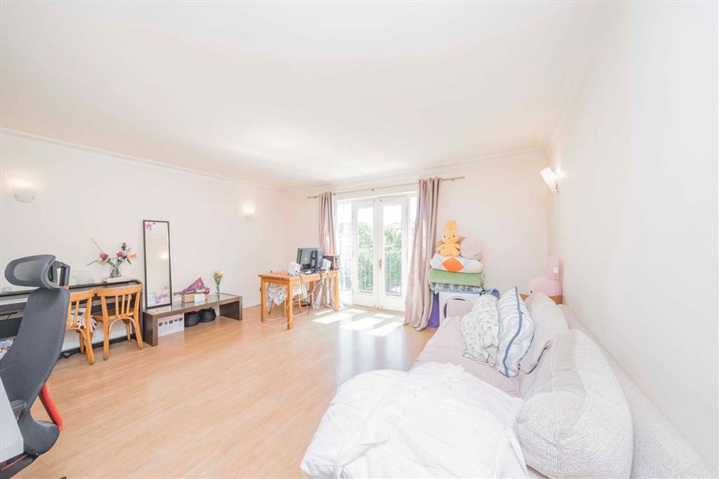 Property photo 3 of 6