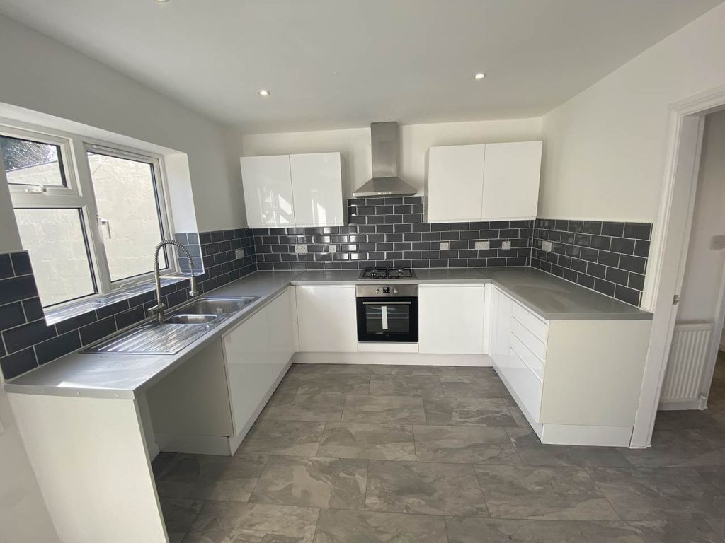 Property photo 2 of 20 Kitchen
